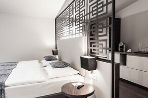 NUHR Medical - Hotel & Restaurant