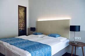 NUHR Medical - Hotel & Restaurant