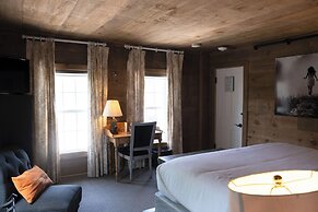 Shelter Harbor Inn