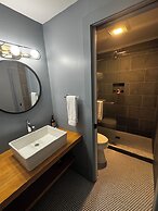 Shelter Harbor Inn
