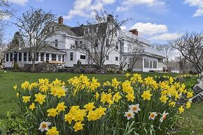 Shelter Harbor Inn