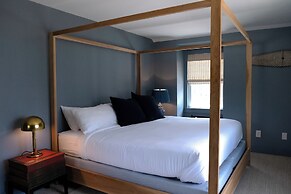 Shelter Harbor Inn