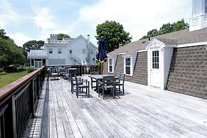 Shelter Harbor Inn