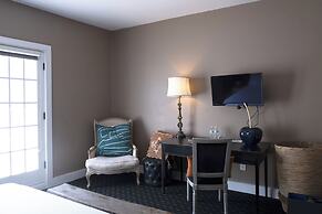 Shelter Harbor Inn