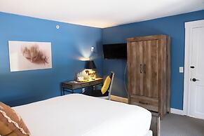 Shelter Harbor Inn