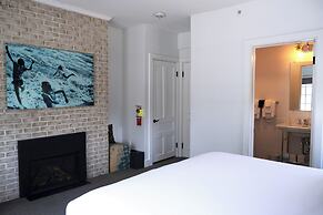 Shelter Harbor Inn
