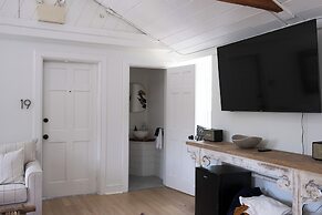 Shelter Harbor Inn