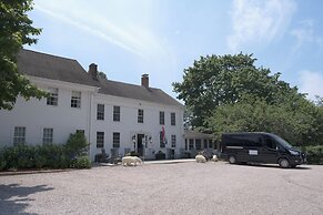 Shelter Harbor Inn
