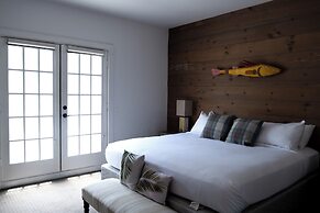 Shelter Harbor Inn