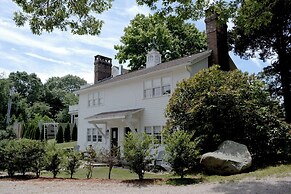 Shelter Harbor Inn