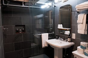 Shelter Harbor Inn
