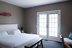Shelter Harbor Inn