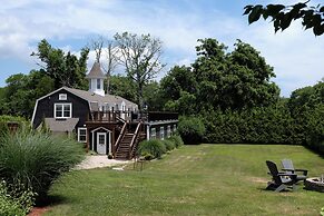 Shelter Harbor Inn