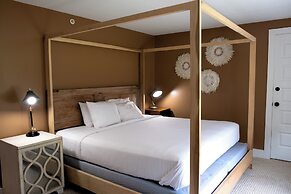 Shelter Harbor Inn