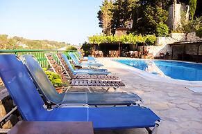 Bastas Hotel & Studios