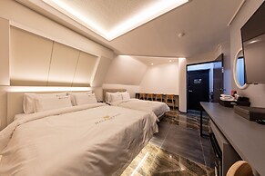 Ballantine Business Hotel