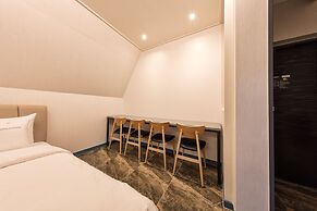 Ballantine Business Hotel