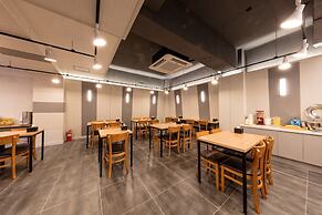 Ballantine Business Hotel