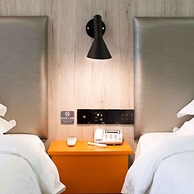 Vyluk Hotel Zhuhai Gongbei