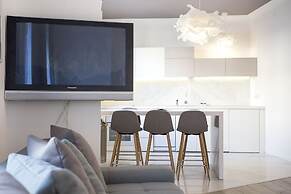 Central New Apartment