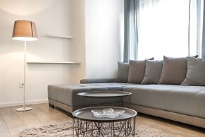 Central New Apartment