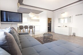 Central New Apartment