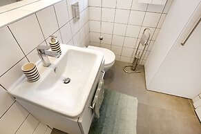 Atomic Apartment 01
