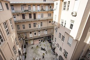 Atomic Apartment 01