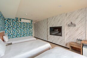 ELIM Hotel