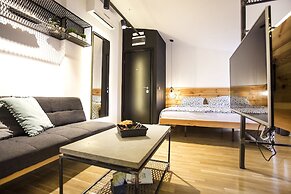 Atomic Apartment 02