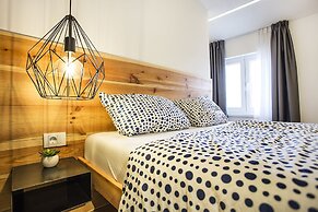 Atomic Apartment 02