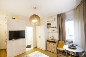 Atomic Apartment 03