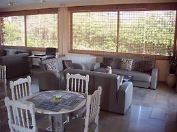 Ionis Hotel