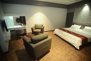 Star Well Hotel