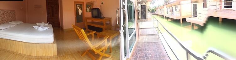 Palm Payom Village Resort