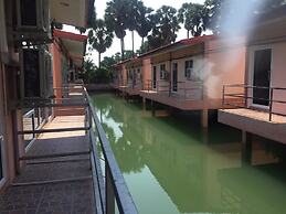 Palm Payom Village Resort