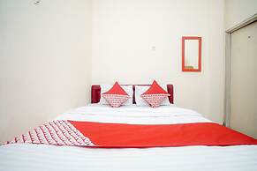 OYO 448 Hotel Central