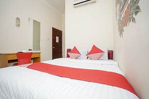 OYO 448 Hotel Central