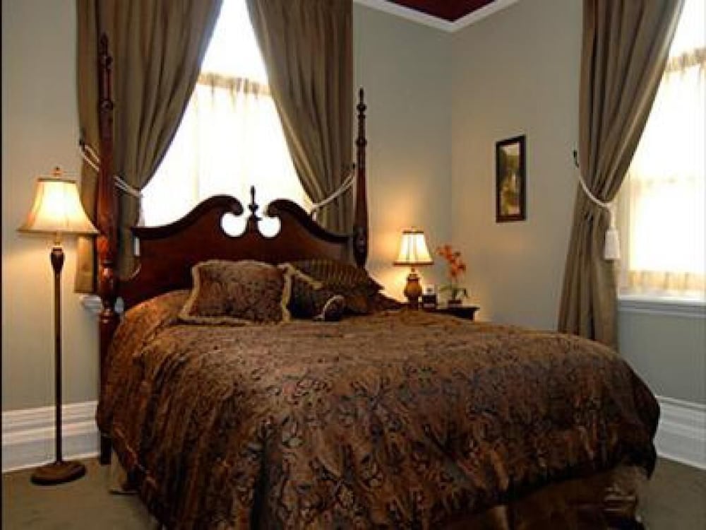 Clocktower Inn