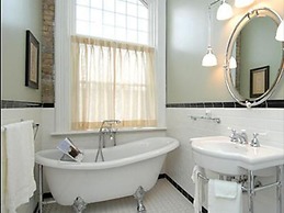 Clocktower Inn