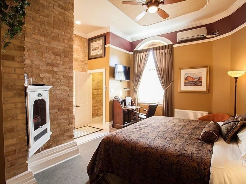 Clocktower Inn