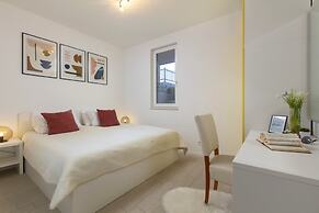 Spacious Beachfront Apartments Tanita