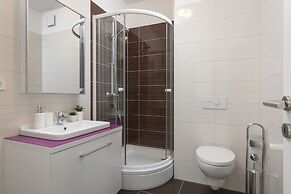 Spacious Beachfront Apartments Tanita