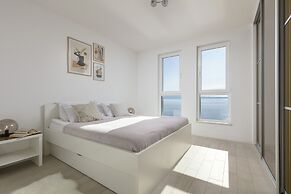 Spacious Beachfront Apartments Tanita