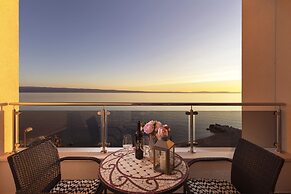 Spacious Beachfront Apartments Tanita