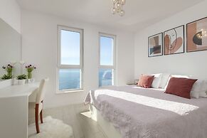 Spacious Beachfront Apartments Tanita
