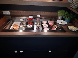 Ecome Hotel