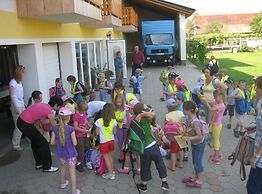 Tourist farm and beekeeping Salamun