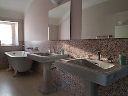 Clos Mirabel Manor B&B