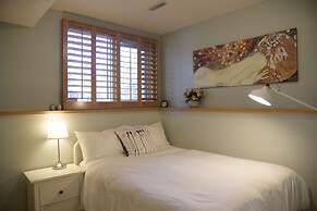 Calgary Cozy Home